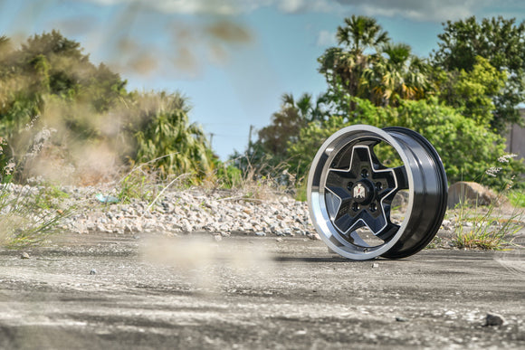 944 COOKIE CUTTER | Gloss Black Machined Face Edge