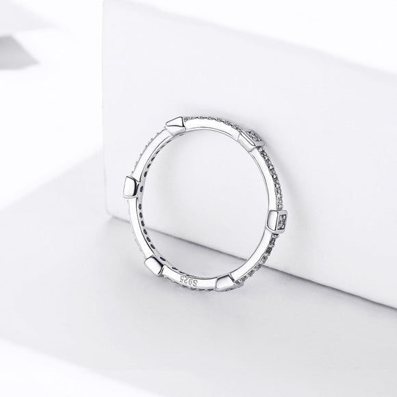 925 Sterling Silver Ring with Pavé Setting CZ - Size 6.0