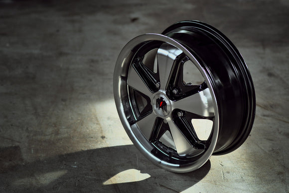 911 | Gloss Black/Machined Face & Lip