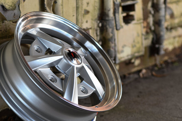 Hans | Gloss Silver Machined Lip