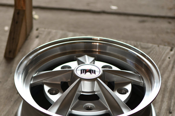 Hans | Gloss Silver Machined Lip